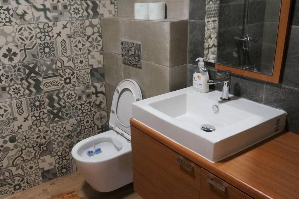 Apartemen Centrally Located , Brand New, Cozy With Parking