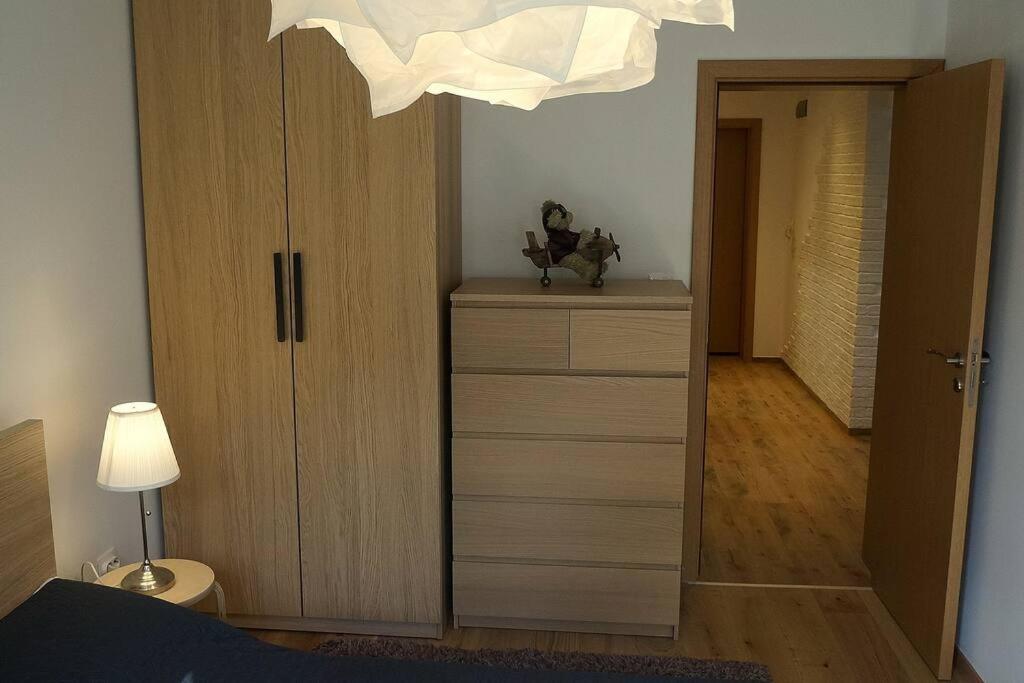 Centrally Located , Brand New, Cozy With Parking Apartemen *