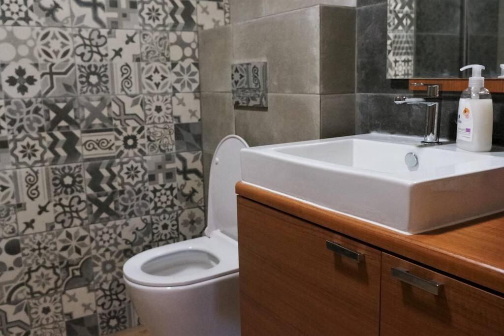 Centrally Located , Brand New, Cozy With Parking Apartemen Sofia